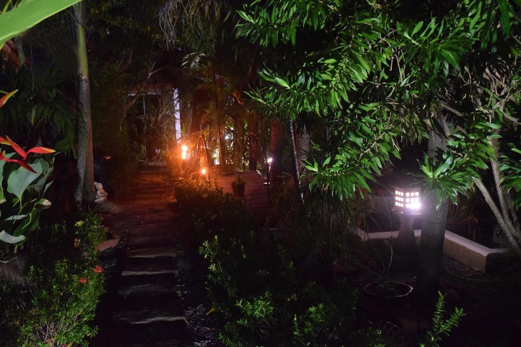Sanuk Bungalows Rawai Luaran gambar